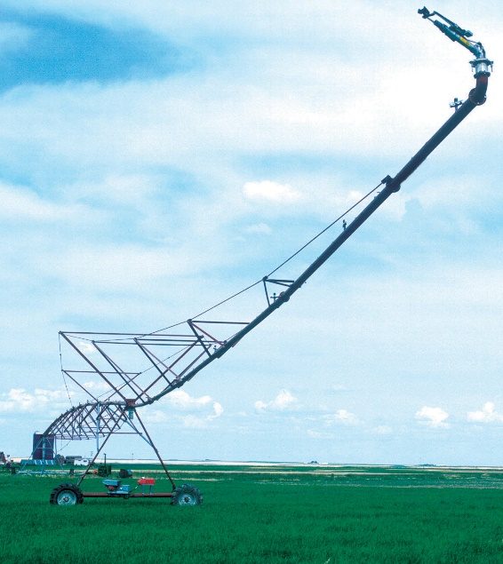 Centre-pivot irrigation over a green field for year-round farming
